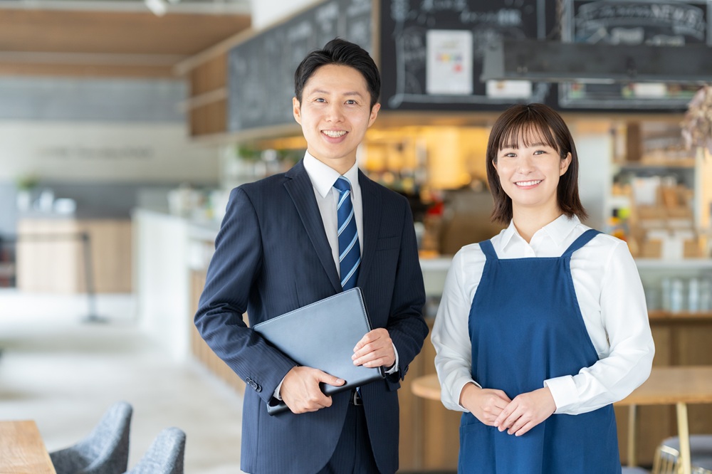 飲食スタッフとRocketNowエリアマネージャー